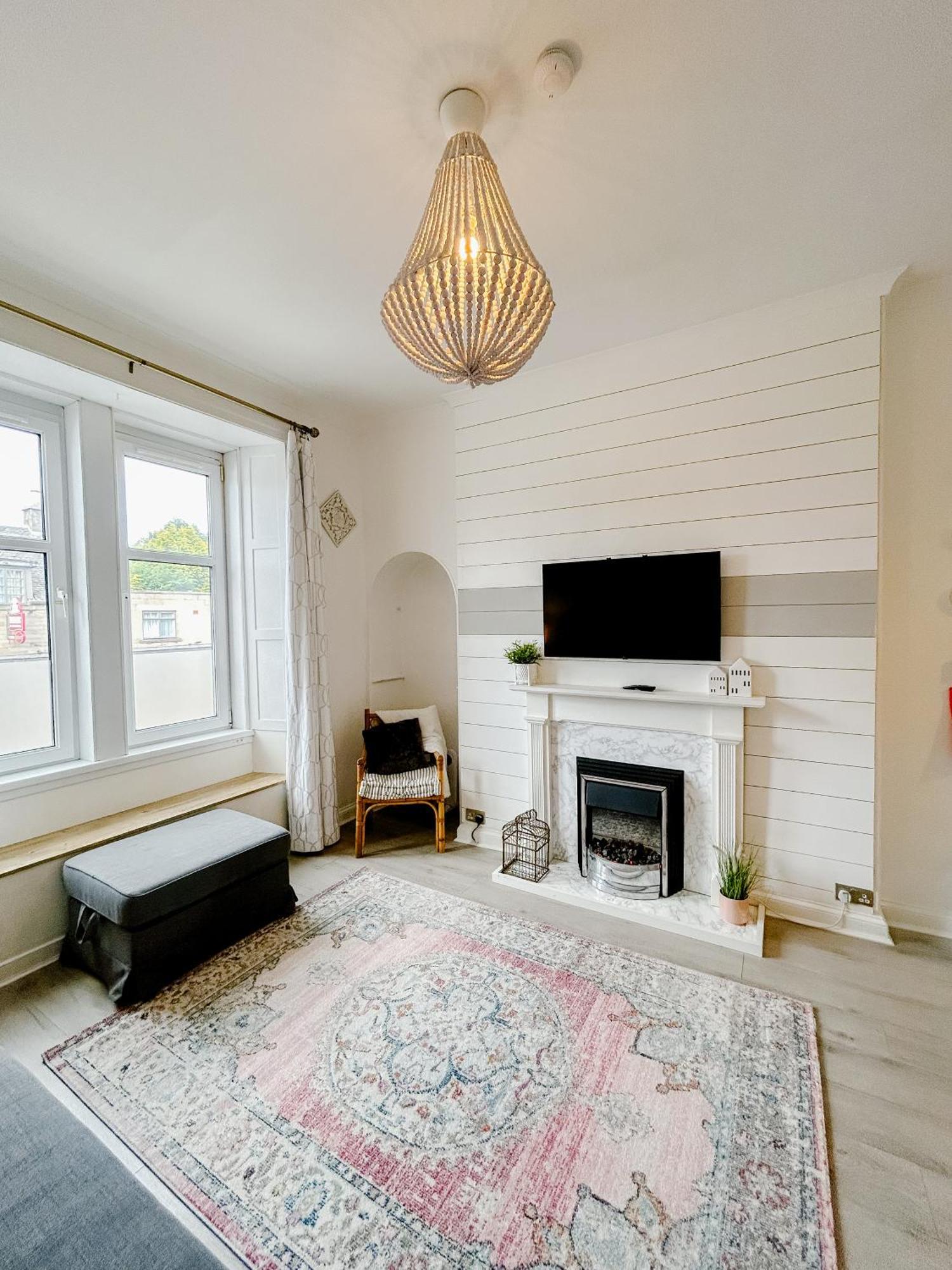 Chic Flat Close To Edinburgh, Airport, & Zoo Apartment *